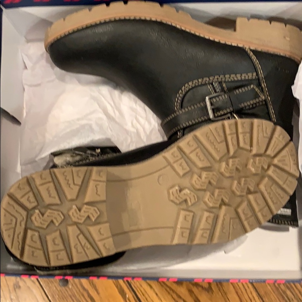 Woman’s boots - Picture 4 of 5